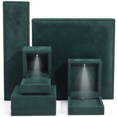 Beli Dark Green Soft Touch Velvet Luxury Jewelry Packaging Box dengan Cahaya LED yang bersinar online manufacture