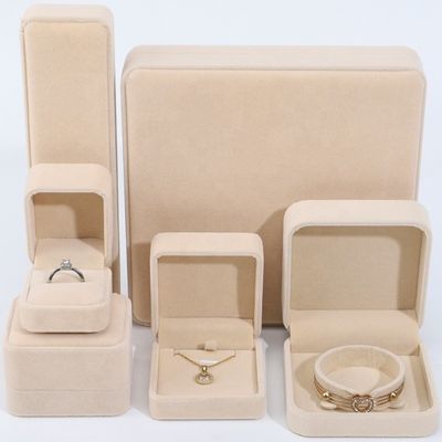 Beli Grosir manufaktur Hign End Perhiasan Kotak kemasan Logo Custom Disesuaikan Kalung Mewah Gelang Earring Cincin Kemasan Velvet Beige Perhiasan Kotak online manufacture