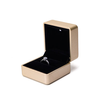 Paket Perhiasan Hanhong Gold Kulit LED Ring Box dengan Silk Screen Print dan Light