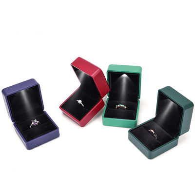 Paket Perhiasan Hanhong Gold Kulit LED Ring Box dengan Silk Screen Print dan Light