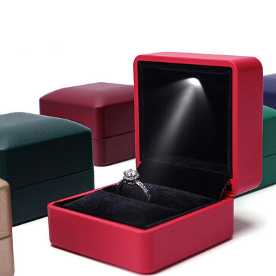 Paket Perhiasan Hanhong Gold Kulit LED Ring Box dengan Silk Screen Print dan Light