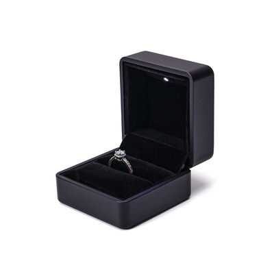 Hanhong Custom Ring Box dengan Light 6.5*6.5*4.5cm Ukuran Kulit Hitam dan Bahan Velvet