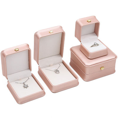 Custom Logo Jewelry Box Rose Gold Leather Crown Desain untuk Cincin Earrings dan Kalung