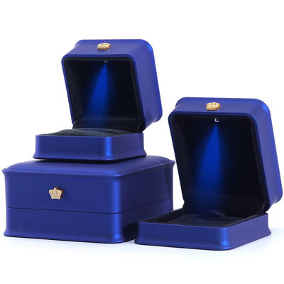 Beli Custom Luxury Crown Jewelry Packaging Box dengan lampu LED dan desain terbaru buatan tangan online manufacture