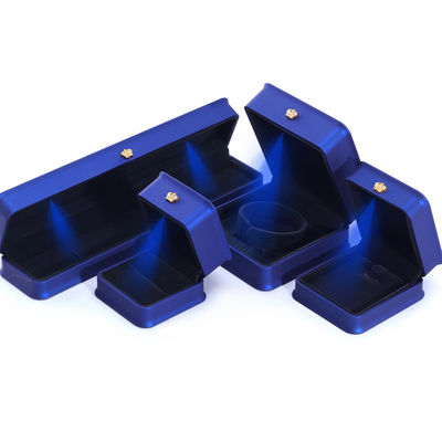 Custom Luxury Crown Jewelry Packaging Box dengan lampu LED dan desain terbaru buatan tangan