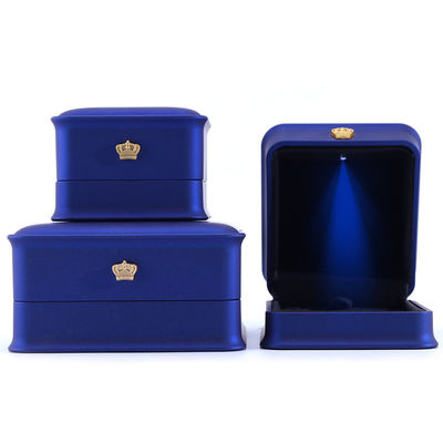 Custom Luxury Crown Jewelry Packaging Box dengan lampu LED dan desain terbaru buatan tangan