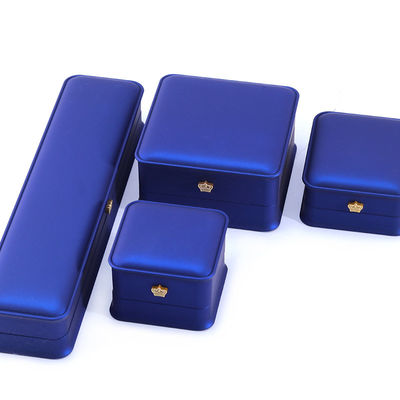 Custom Luxury Crown Jewelry Packaging Box dengan lampu LED dan desain terbaru buatan tangan