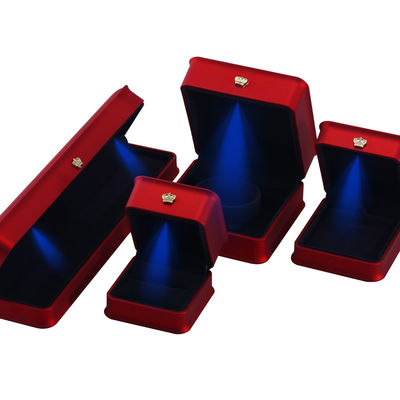 Paket Perhiasan Hanhong Custom Luxury Crown LED Box untuk Gelang Kalung dan Cincin