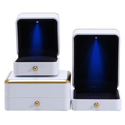 Beli Custom Jewelry Box Packaging Gold Trim Plastic Jewelry Case Dengan Lampu LED online manufacture