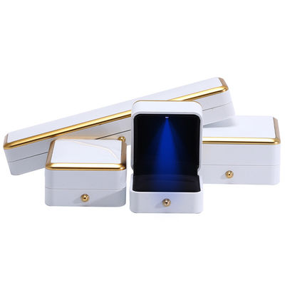 Custom Jewelry Box Packaging Gold Trim Plastic Jewelry Case Dengan Lampu LED
