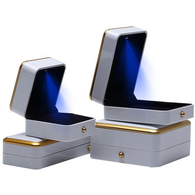 Custom Jewelry Box Packaging Gold Trim Plastic Jewelry Case Dengan Lampu LED
