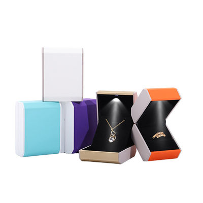 Customized Size LED Plastik Kotak Perhiasan dengan Velvet Lining dan LED Lighting