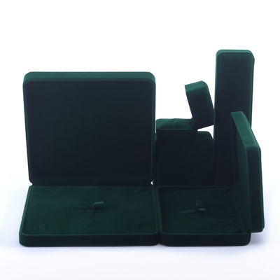 Beli China Manufaktur grosir high end Handmade Necklace Ring Box Perhiasan Kemasan Logo Custom Luxury Square Suede Velvet Dark Green Perhiasan Box online manufacture
