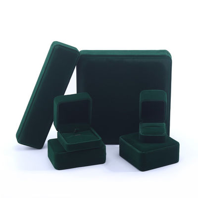 China Manufaktur grosir high end Handmade Necklace Ring Box Perhiasan Kemasan Logo Custom Luxury Square Suede Velvet Dark Green Perhiasan Box