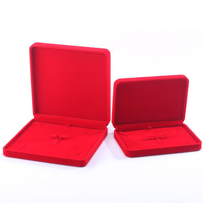 China Pabrik grosir Perhiasan berwarna merah berwarna beludru Perhiasan kemasan Kotak perhiasan Custom high end Kalung Gelang Earrings Cincin Perhiasan Kotak kemasan dengan logo