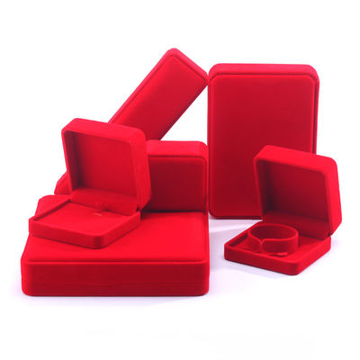 China Pabrik grosir Perhiasan berwarna merah berwarna beludru Perhiasan kemasan Kotak perhiasan Custom high end Kalung Gelang Earrings Cincin Perhiasan Kotak kemasan dengan logo