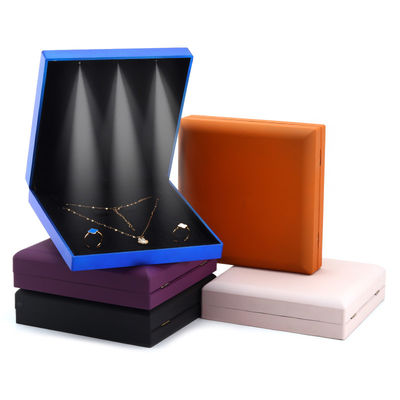 Hanhong Custom Logo White Light Perhiasan Packaging Box Set dengan Ring Kalung Earrings