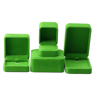 China Manufaktur grosir high end Handmade Necklace Ring Box Perhiasan Kemasan Logo Custom Luxury Square Suede Velvet hijau muda kotak perhiasan