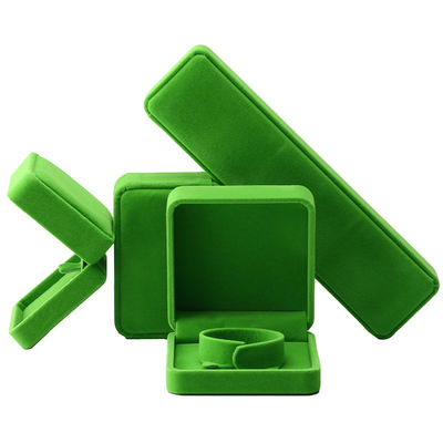 China Manufaktur grosir high end Handmade Necklace Ring Box Perhiasan Kemasan Logo Custom Luxury Square Suede Velvet hijau muda kotak perhiasan