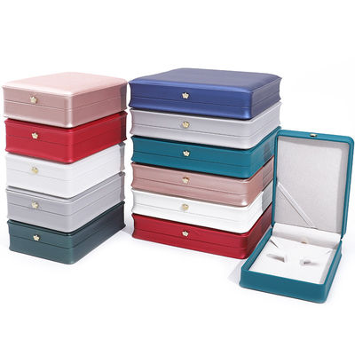 Bentuk persegi panjang Handmade Hanhong Custom Logo Box Crown Design Luxurious PU Leather Box Necklace Ring Jewelry Box