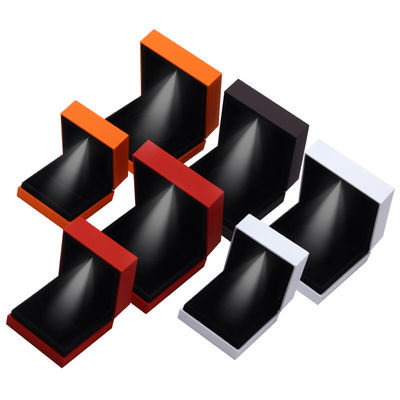 Beli 9*9*3.5cm Jewelry Box Organizer dengan Logo Baked Lacquered Black Rimmed LED Ring Box online manufacture