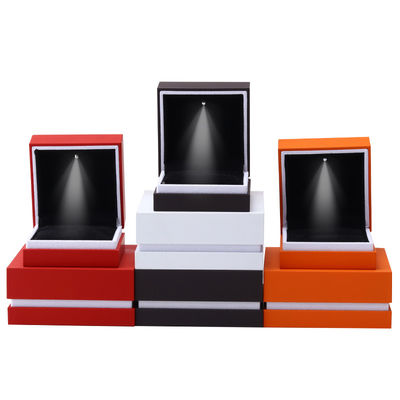 Beli End Perhiasan Kemasan Kotak Baking Cat Craft Putih Edge LED Ring Perhiasan Kotak 9*9*3.5cm online manufacture