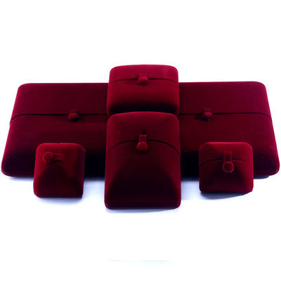 Ukuran yang disesuaikan Kotak Perhiasan Red Velvet untuk gelang mewah Earrings dan kalung