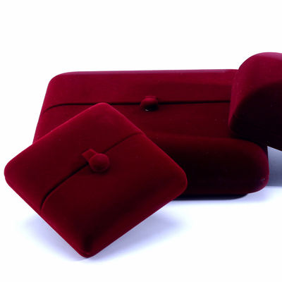 Ukuran yang disesuaikan Kotak Perhiasan Red Velvet untuk gelang mewah Earrings dan kalung