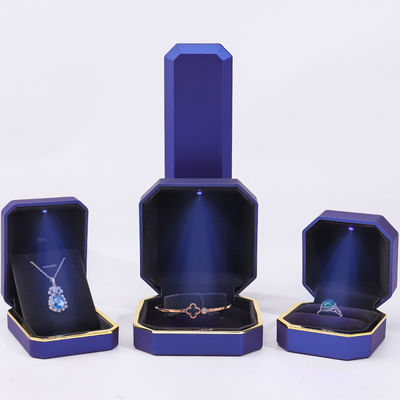 Customisable Exquisite Matte Jewelry Packaging Box Soft Velvet Interior dengan Lampu LED