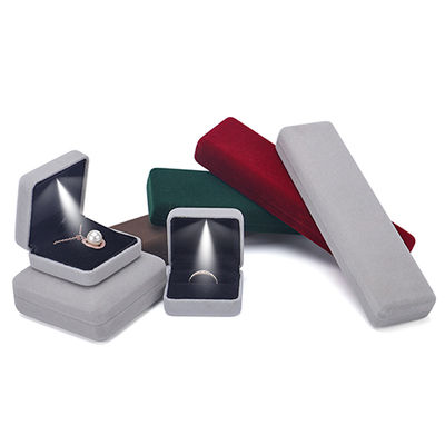 Hanhong Embossed Luxury LED Velvet Brown Jewelry Packaging Box Custom Ring Box dengan Cahaya