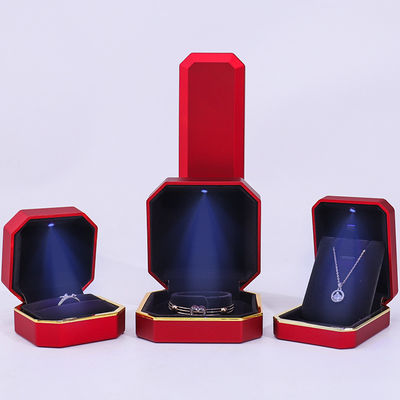 Beli Kotak Perhiasan Velvet LED Merah untuk Kemasan Cincin Kalung yang Disesuaikan dan Aksesoris Lainnya online manufacture