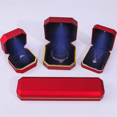 Kotak Perhiasan Velvet LED Merah untuk Kemasan Cincin Kalung yang Disesuaikan dan Aksesoris Lainnya