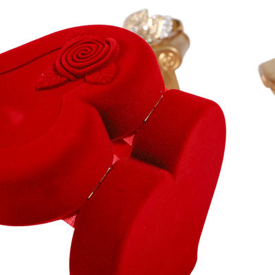 Kotak Perhiasan Velvet untuk Red Love Ring Kalung dan Stud Earrings Set Custom Packaging