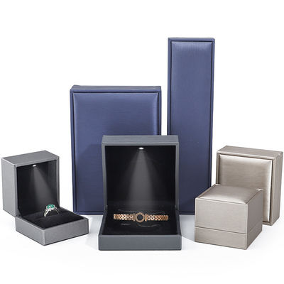 Sikat Finishing PU Kulit LED Perhiasan Storage Box Multi Warna Perhiasan Kotak Hadiah