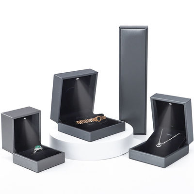 Grey Lightweight Kulit LED Kotak Perhiasan Kemasan Mewah Untuk Gelang Kalung Cincin