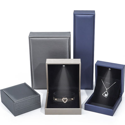 Grey Lightweight Kulit LED Kotak Perhiasan Kemasan Mewah Untuk Gelang Kalung Cincin