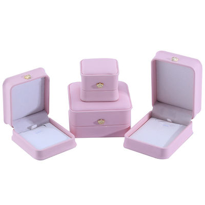 Pink Stud Earrings Bracelet Necklace Ring Kotak Perhiasan Dengan Ukuran Customized PU Kulit