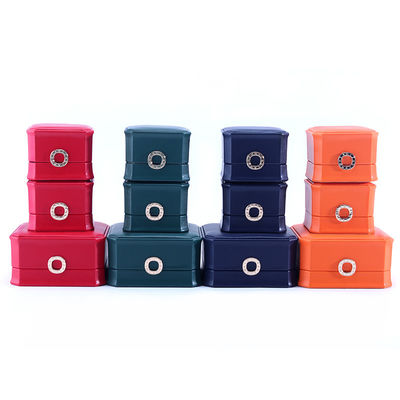 11*11*5.5cm Desain Cincin Warna Disesuaikan Kotak Perhiasan Kulit PU untuk Gelang Gelang