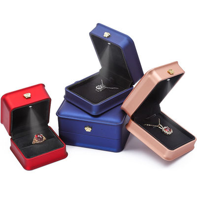 Golden Crown Led Light Perhiasan Kotak Untuk Kalung Gelang Cincin Earrings Kemasan