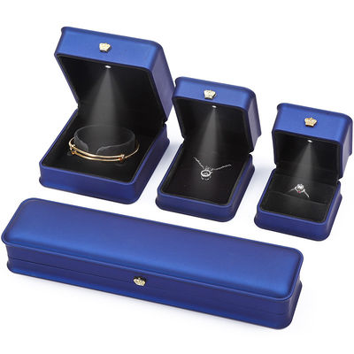 Beli Soft Convex PU Kulit LED Perhiasan Storage Box Mewah Perhiasan Case Warna Biru Hitam online manufacture
