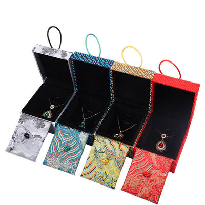 Kotak Perhiasan Berlapis Velvet buatan tangan Bahan Gaya Cina Kalung Merah Kotak penyimpanan liontin