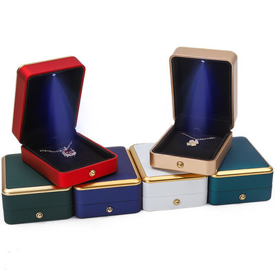 Customized Gold Trim LED Jewelry Box Organizer untuk Gelang Kalung Earrings Ring