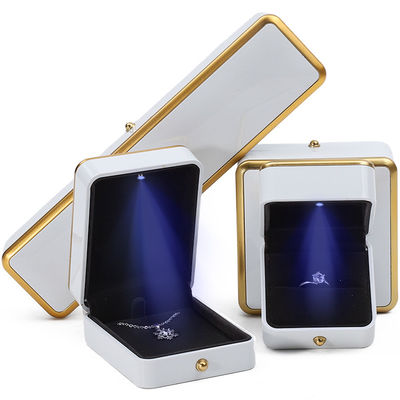 Beli High End Luxury Light Up Kotak Perhiasan Kotak penyimpanan Perhiasan Dengan interior beludru lembut online manufacture