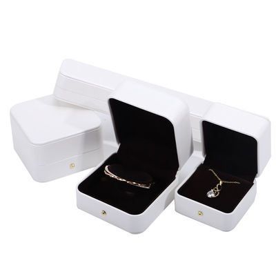 Kotak kemasan perhiasan kulit PU putih untuk anting kalung pernikahan cincin 9.5*9.5*6cm