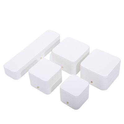 Kotak kemasan perhiasan kulit PU putih untuk anting kalung pernikahan cincin 9.5*9.5*6cm