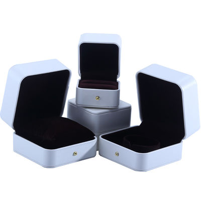 Kotak kemasan perhiasan kulit PU putih untuk anting kalung pernikahan cincin 9.5*9.5*6cm
