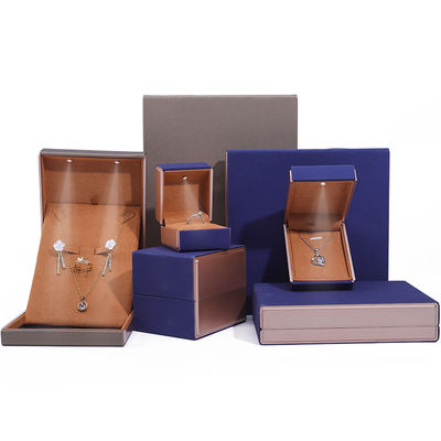 OEM Logo Eye Catching Velvet Perhiasan Packaging Set dengan LED Light Soft Touch Lining