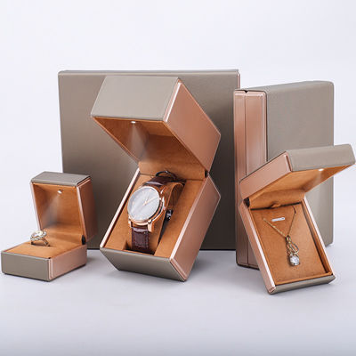 Beli OEM PU Kulit LED Kotak Perhiasan, Handy Square Perhiasan Luxury Packaging Box Set online manufacture