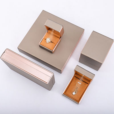 OEM PU Kulit LED Kotak Perhiasan, Handy Square Perhiasan Luxury Packaging Box Set