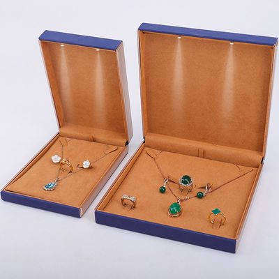 19x19x4cm Blue Velvet PU Kulit Perhiasan Kotak Hadiah dengan Lampu LED dan Lining Velvet